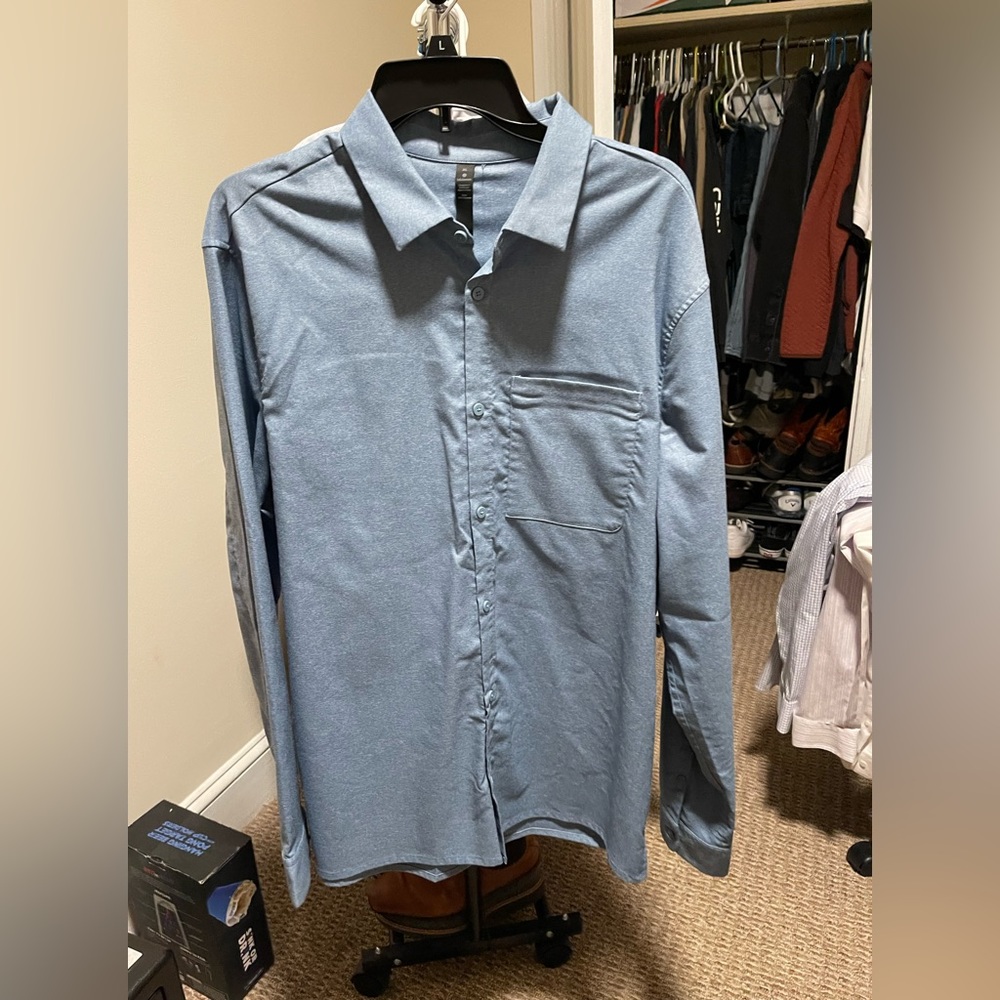 LULU LEMON LONG SLEEVE DRESS SHIRT BUTTON DOWN